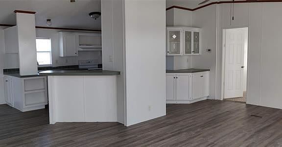 2nd image of 6464 Shady Hill Cir
