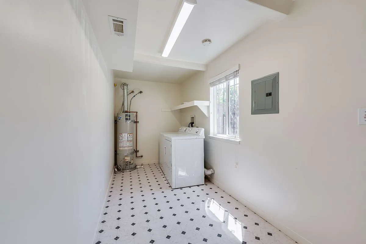 Building Photo - 2337 Adeline St #2337