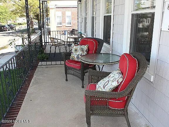 3rd image of 902 E St #904