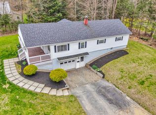 6 Meadow Hill Dr, Farmingdale, ME 04344