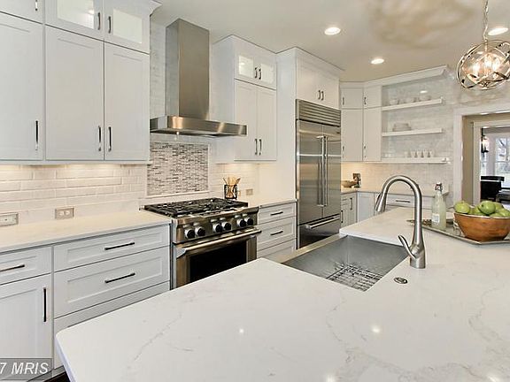 5th image of 1006 Hillcrest Dr SW