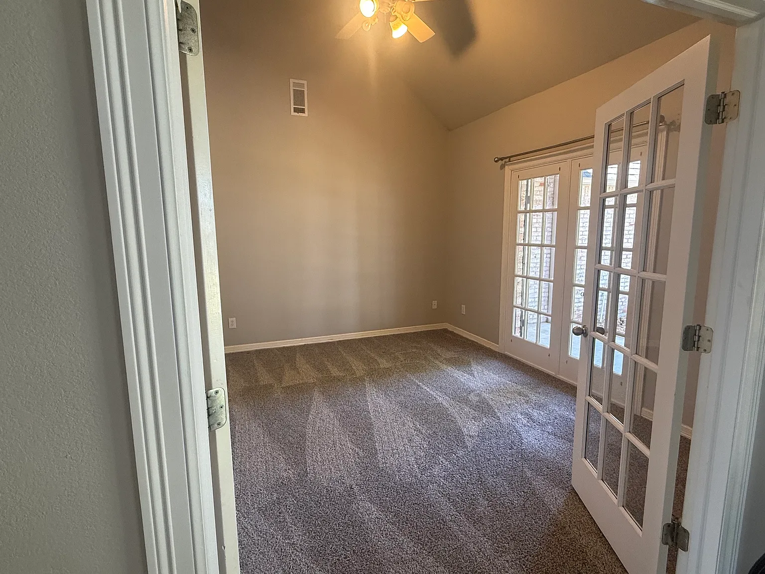 3 bed, 3031 sqft, $2,665 — Photo 4