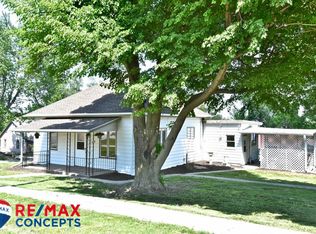 302 Adams St, Pickrell, NE 68422