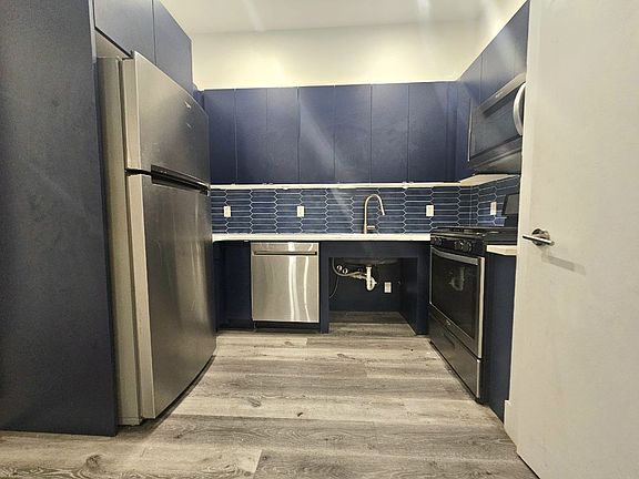 4th image of 717 Park Ave #C