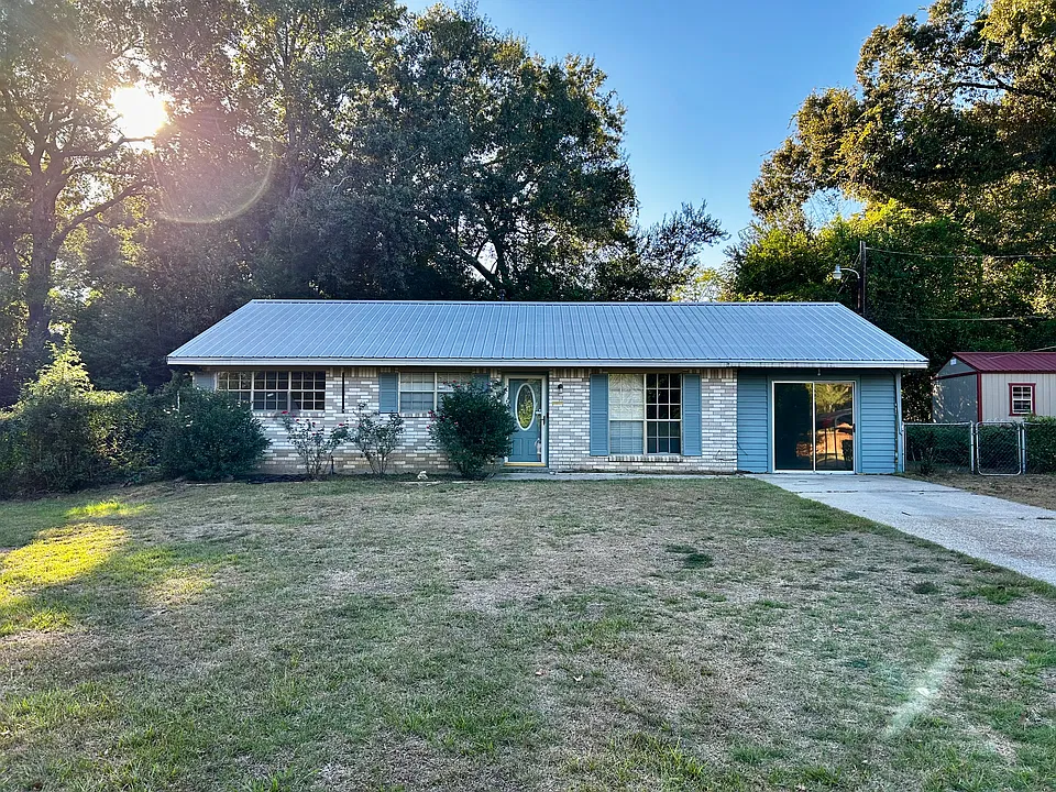 401 Shady Ln