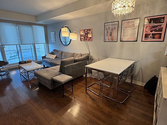 2nd image of 200 Rideau St #201