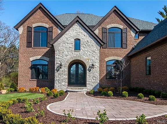 3rd image of 907 Mitchell Ct