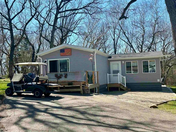 W1325 Spring Grove Rd, Ripon, WI 54971