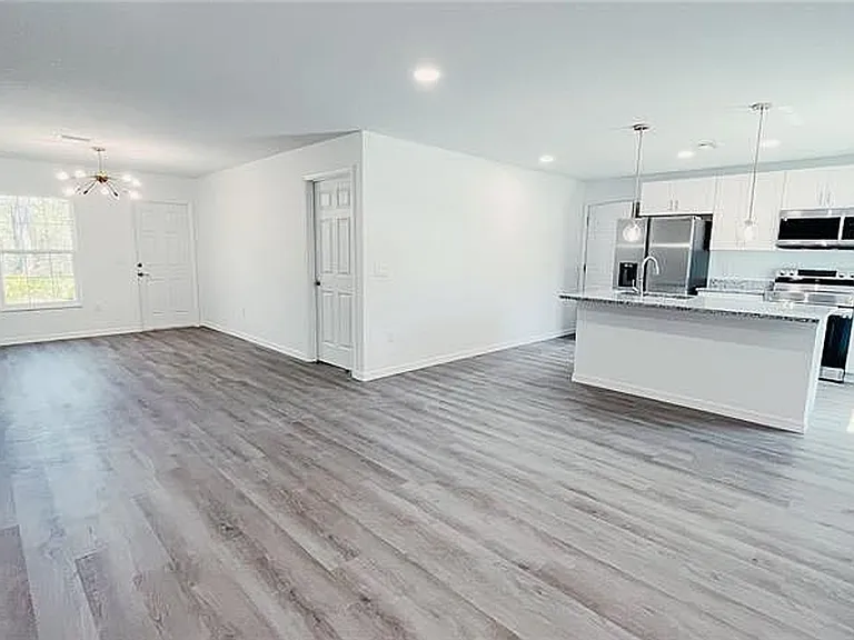 8192 N Pitcairn Way — Photo 2