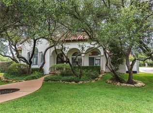 1 Chameleon Ct, The Hills, TX 78738