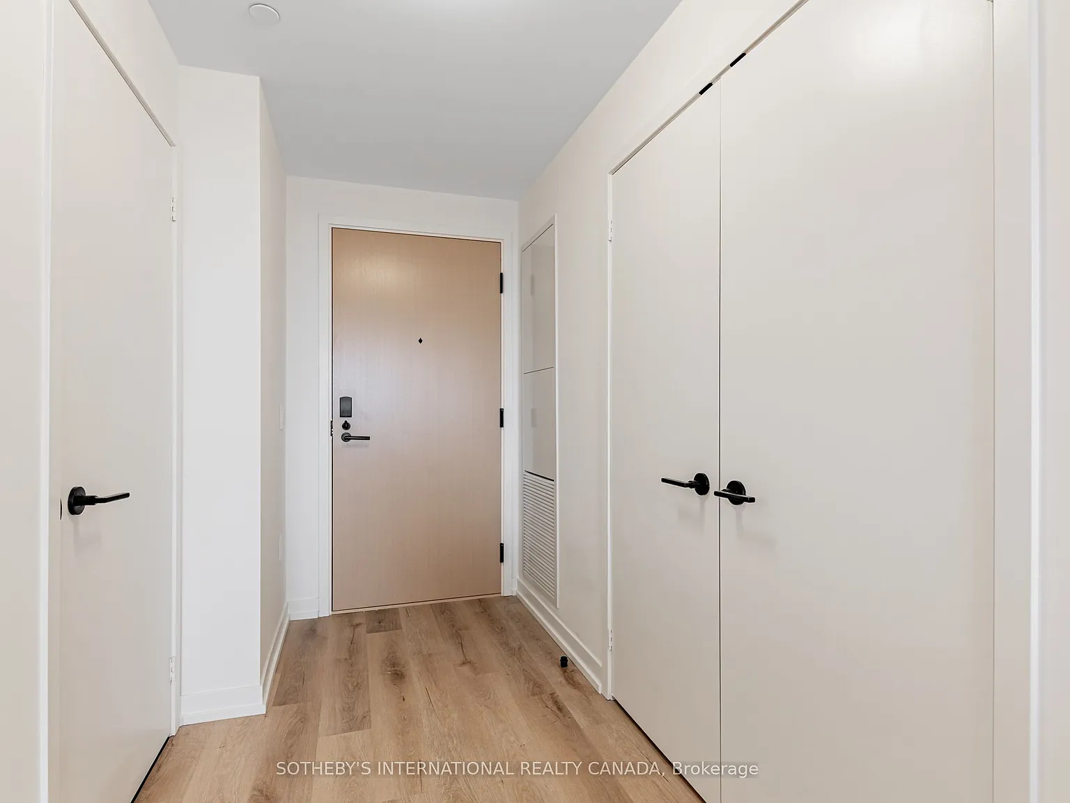 1 bed, $2,805 — Photo 2
