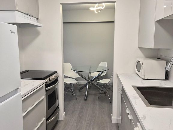 5th image of 29 Nanaimo St #303