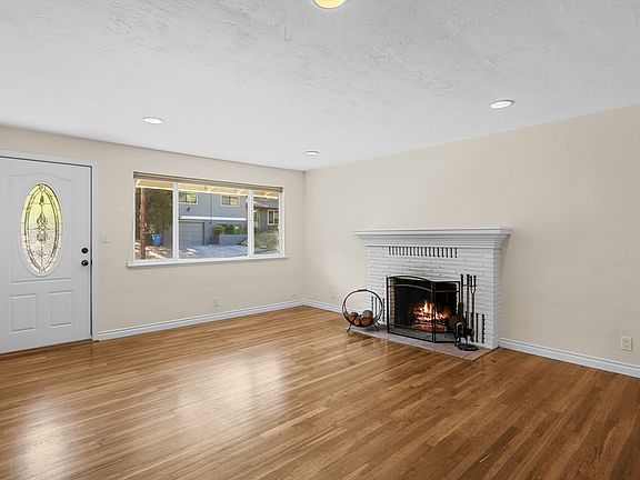 4th image of 459 Herbert St