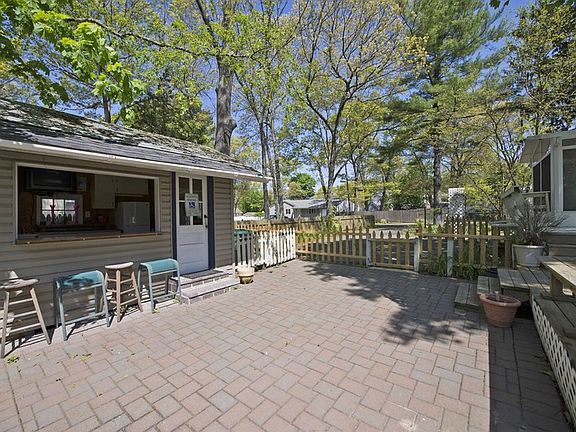 3rd image of 62 Parkway Blvd
