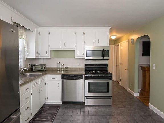 4th image of 42 Lynnfield St