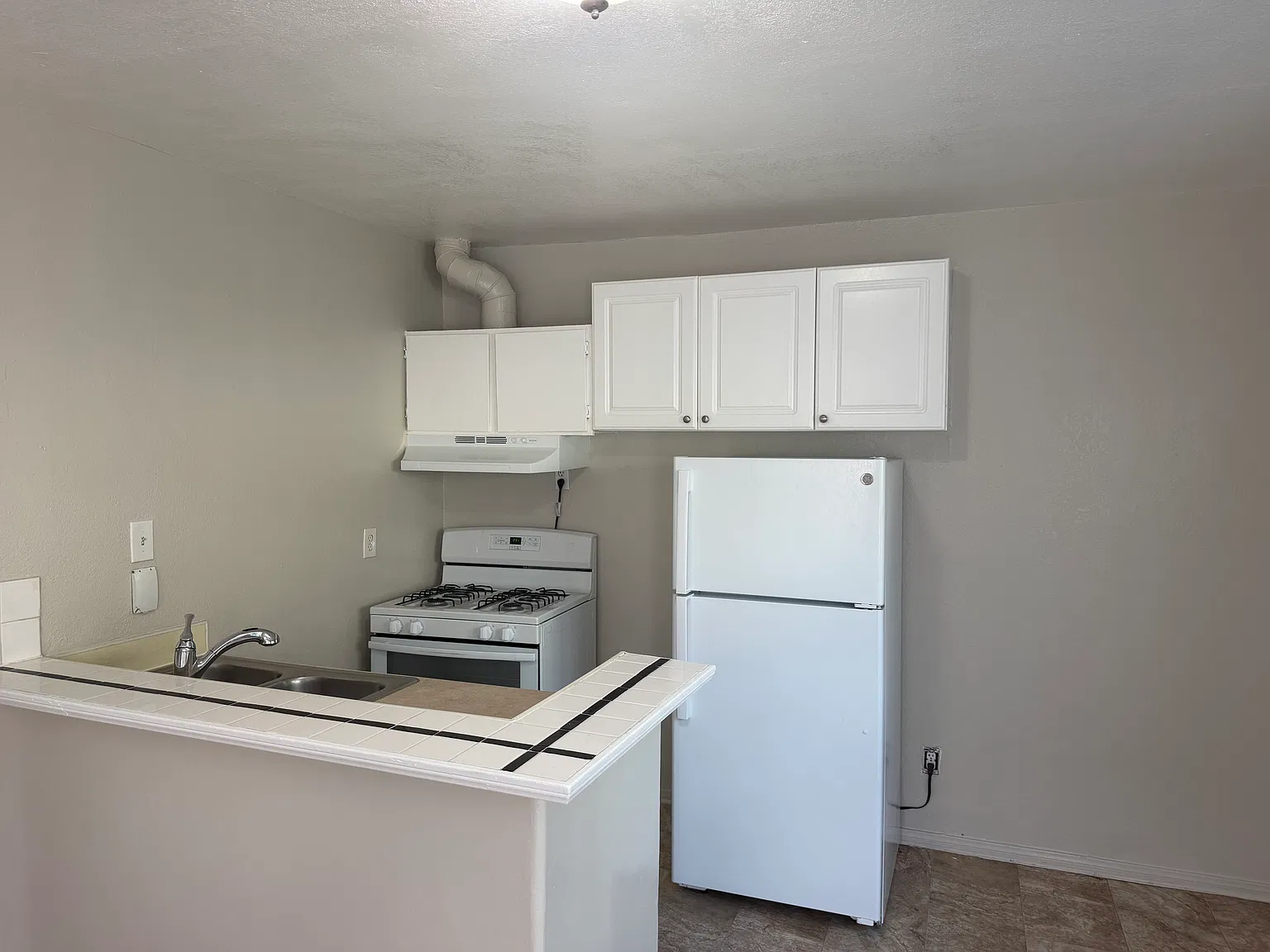 1 bed, 500 sqft, $1,600 — Photo 3