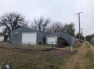 416 Oklahoma Ave, Mountain View, OK 73062