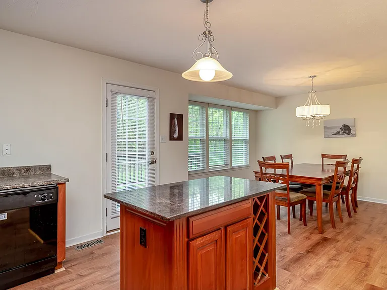 138 Broadstone Dr — Photo 9