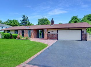 831 E Bay Dr, West Islip, NY