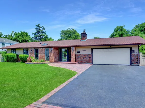 831 E Bay Drive, West Islip, NY 11795