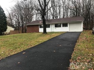 53 Stockton Rd, Kendall Park, NJ 08824