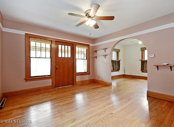 2nd image of 921 W 194th St