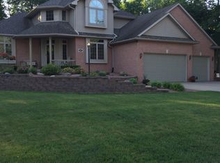 221 Patricia Ln, Wrightstown, WI 54180