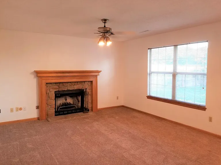 1901 Cherokee Dr — Photo 6