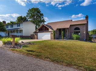 1034 Marina Dr, Hurricane, WV 25526