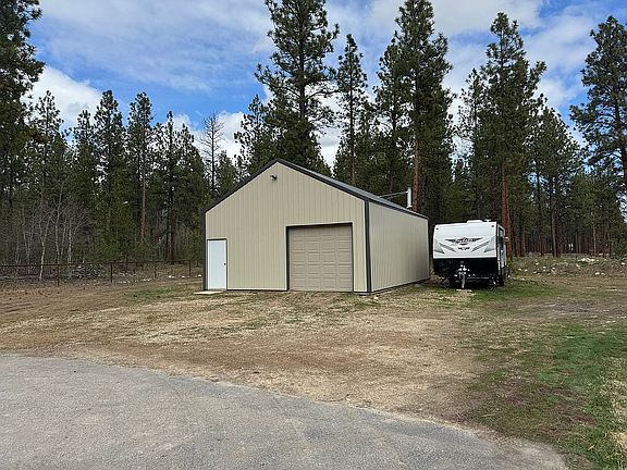 3rd image of 4060 Larkspur Ln