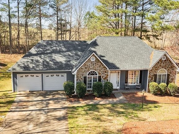 3rd image of 305 Eagles Nest Cir