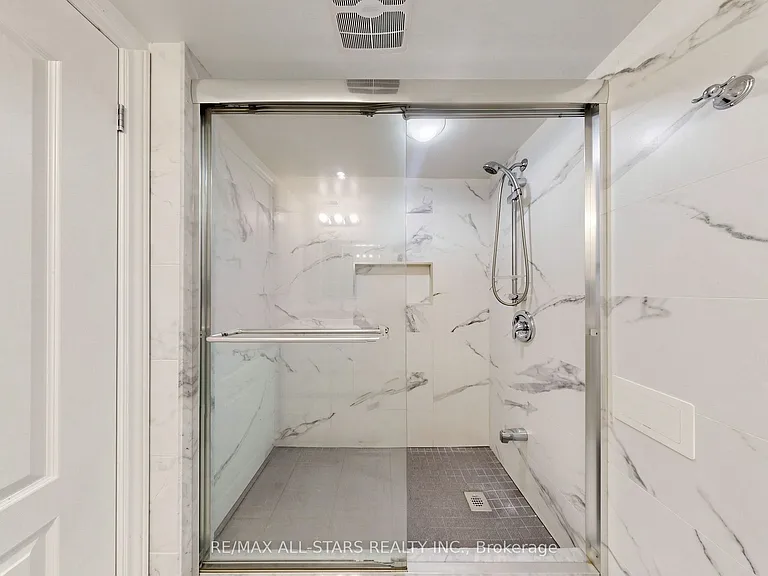 68 Macpherson Ave — Photo 45