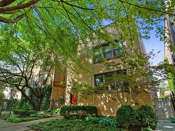 3rd image of 6146 N Richmond St