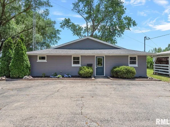 900 E Union St, Nokomis, IL 62075