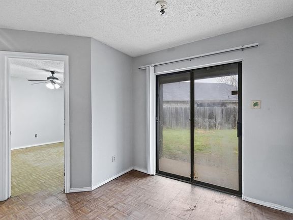 4th image of 6725 Crestmont Ct