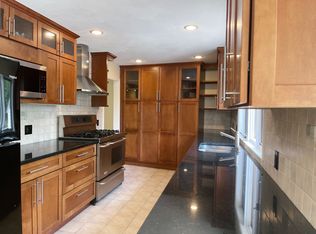 63 Cottage St APT 5, Newton, MA 02464