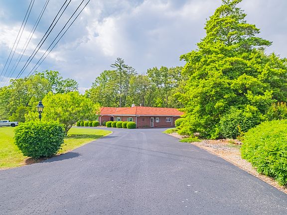 2nd image of 200 Westbrook Ln
