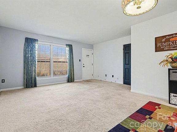 4th image of 4609 Coronado Dr APT C