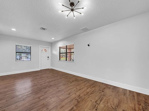 5th image of 815 W 113th Ave