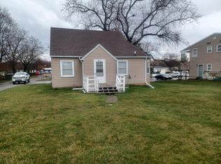 914 1/2 N State St, Davison, MI 48423