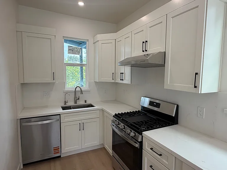 1826 Parker St — Photo 5