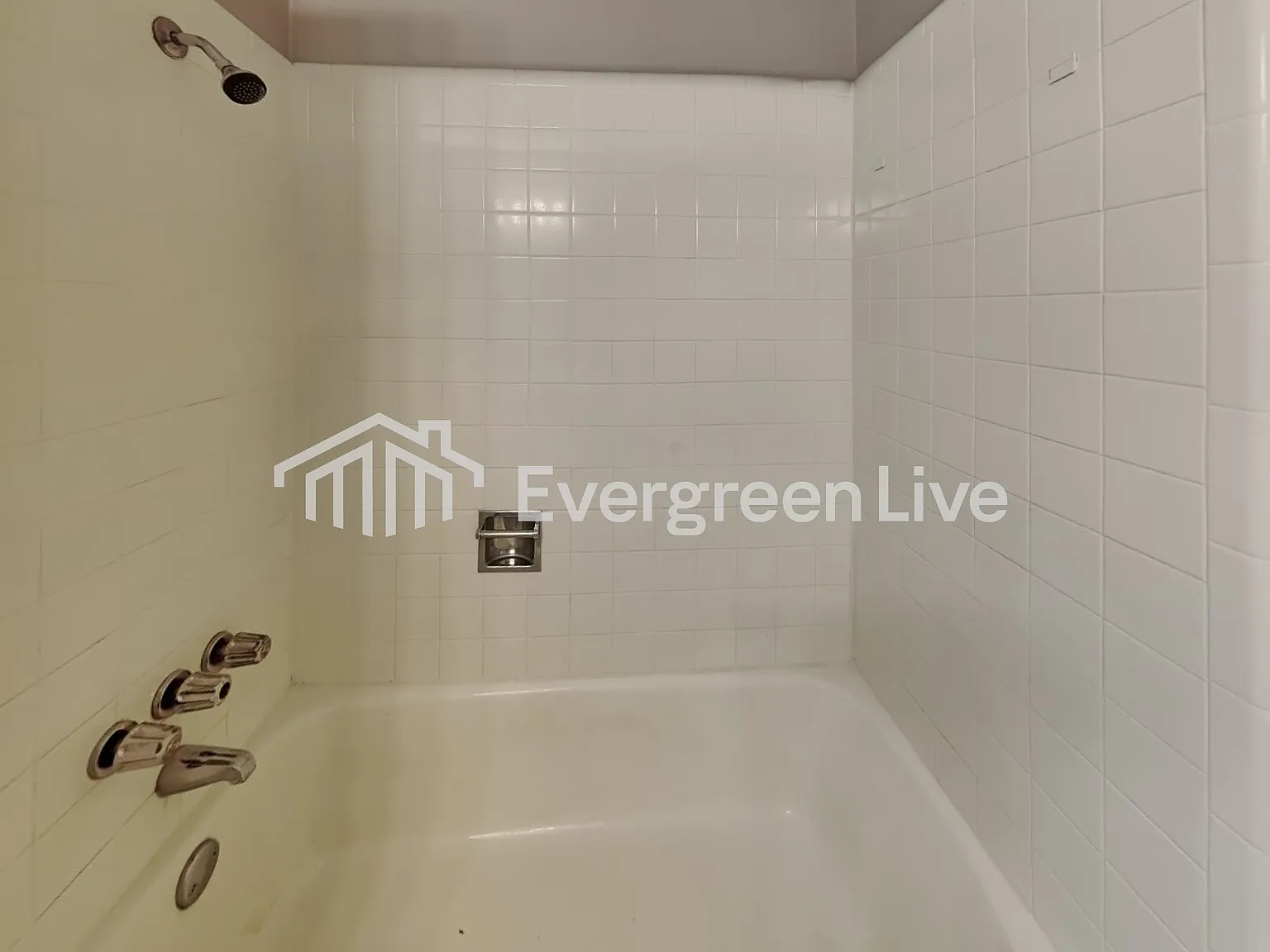 3 bed, 2.0 bath, 1192 sqft, $1,795 — Photo 4