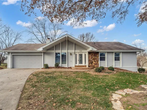936 Ampere Ct, Lake Saint Louis, MO 63367