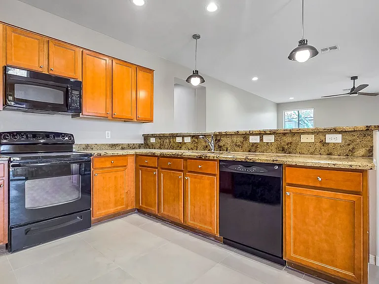17878 W Desert Wind Dr — Photo 12