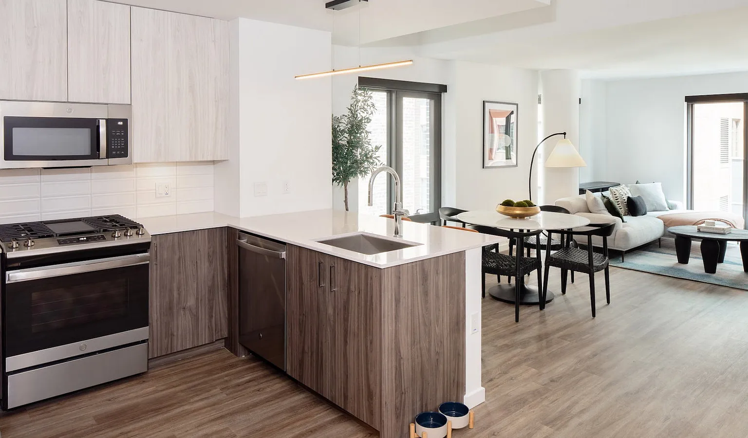 1 bed, 1.0 bath, $2,961 — Photo 3