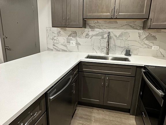 4th image of 5511 E Lake Dr APT A