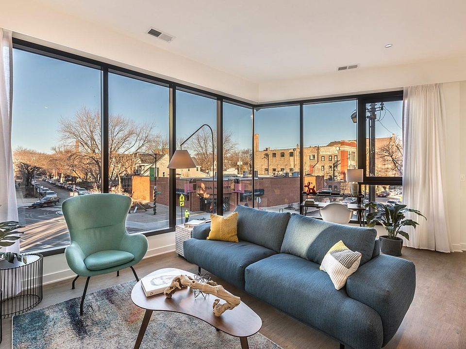 1st image of 3462 N Lincoln Ave #302