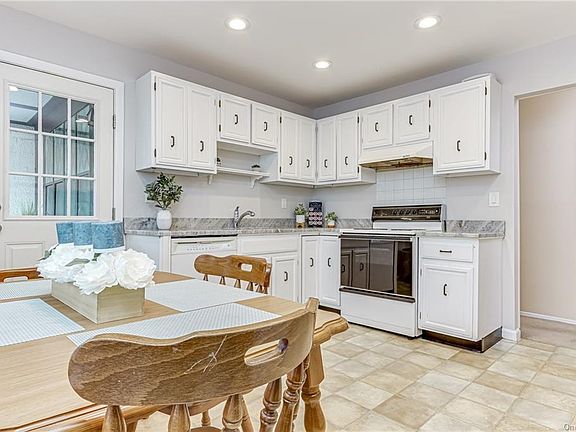 5th image of 357 Sierra Vista Ln