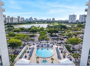 3701 N Country Club Dr APT 203, Aventura, FL 33180