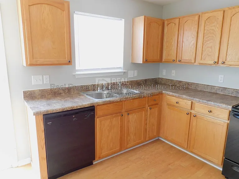 8 Rockport Ct — Photo 19